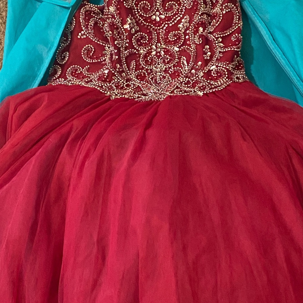 It’s red and it’s super puffy I loved it when I was 16